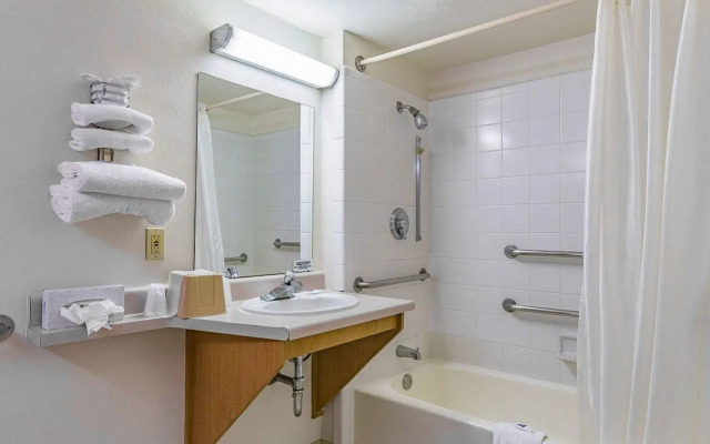 Motel 6 Fresno, CA - Yosemite Hwy