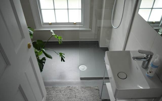 4 Bedroom House in Hackney