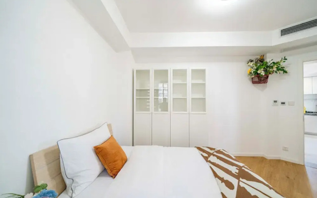 Tyms 4BR 2BA Apt Novel Garden