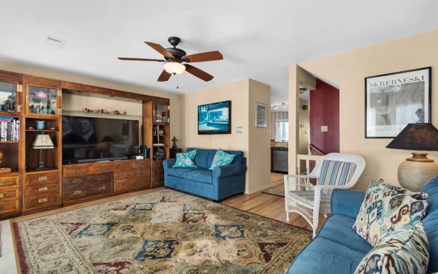 Pelican Point 2 Bedroom Townhouse by RedAwning