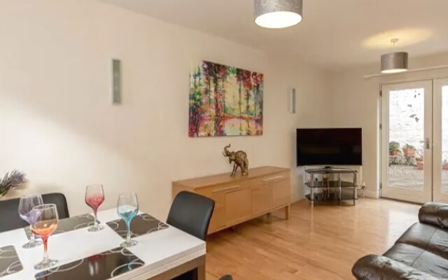 2 Bed Apartment Heart Of Edinburgh