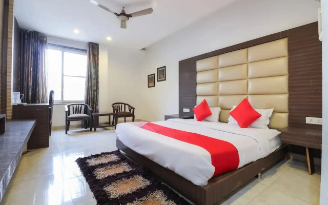 City Club & Hotels By Oyo Rooms