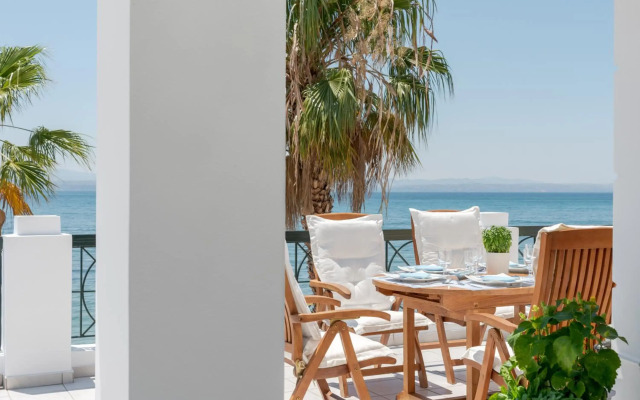 Beachfront Modern Apartment