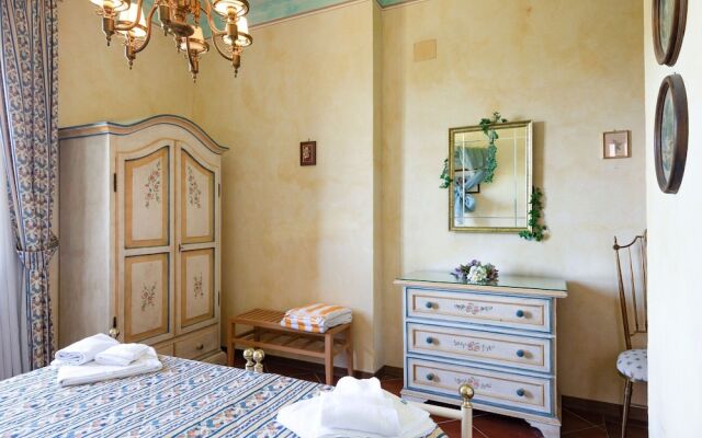 Majestic Farmhouse in San Vivaldo with Swimming Pool