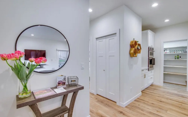 Modern Kirkland Home w/ Private Yard & Fire Pit!