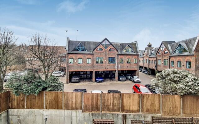Deluxe Wembley Harrow Apartment