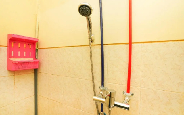 OYO Life 2905 Kost Semampir Tengah