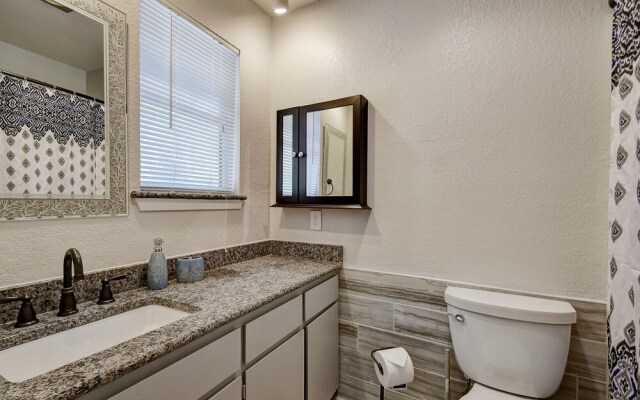 6107 Hudson Bend Rd Home