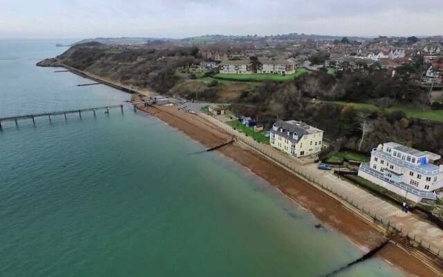 Waters Edge Apartment at Beach House