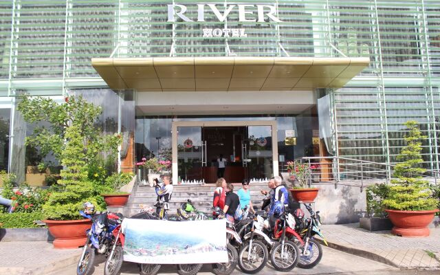 River Hotel