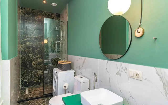 Luminous and stylish 2BR apt in the city center