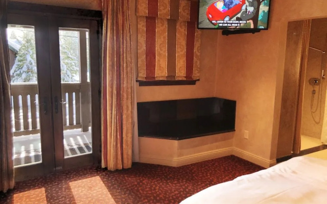 Border House at Crystal Bay Casino