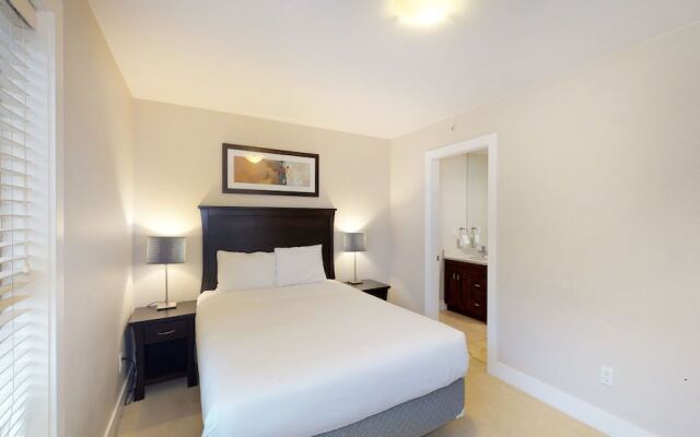 Harrison Lake View Suites