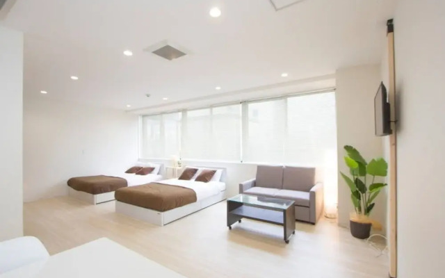 Cozy and Convenient Royal Heights