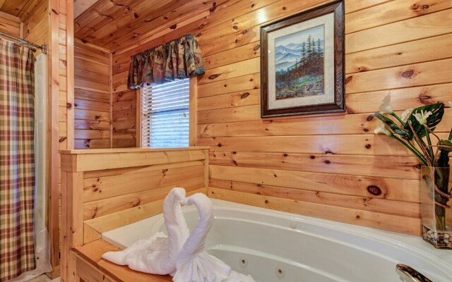 Apple Bear Lodge - Four Bedroom Cabin