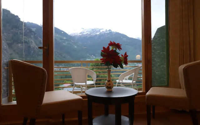 Golden Wood Manali By Rosetum