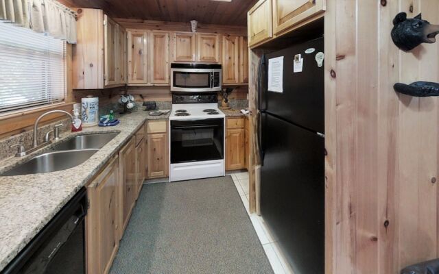 Bearly Visible - 2 Br Cabin