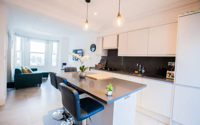 Surbiton Luxury Garden House 19A