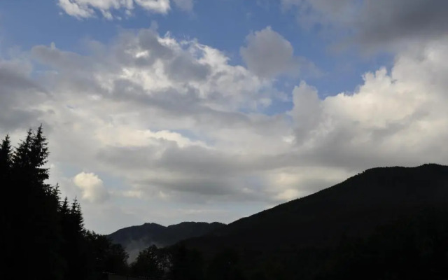 Cabana Cascada Cârnic