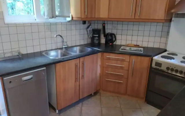 Marousi Comfy Apartment With Balcony