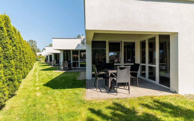 Holiday Homes With Pool, Close to the Beach