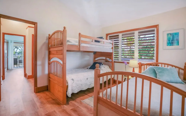Liho Kai 4 Bedroom Home by RedAwning