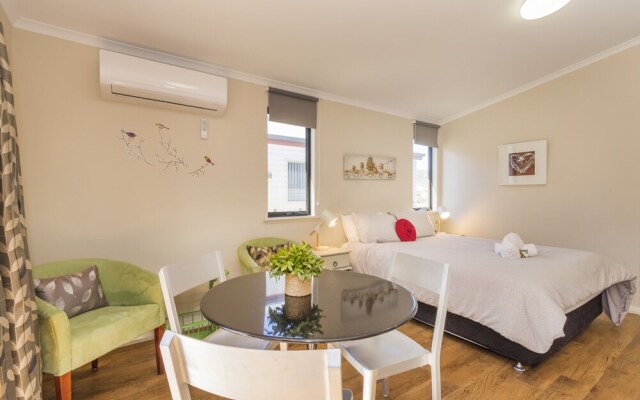 Serpentine Falls Park Home & Tourist Village