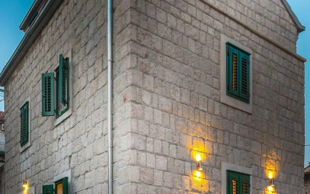 Split Oasis Apartments