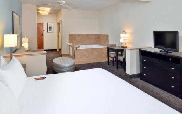 Holiday Inn Express & Suites St Joseph by IHG