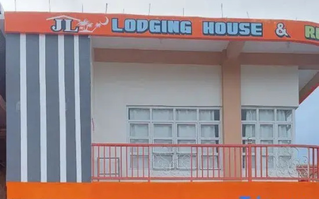 RedDoorz at JL Lodging House and Cafe Irosin