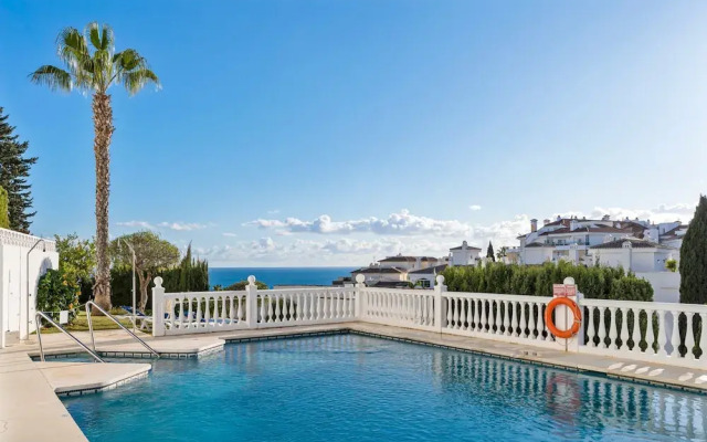 Apartment With Roof Terrace and Pool - Ref 129