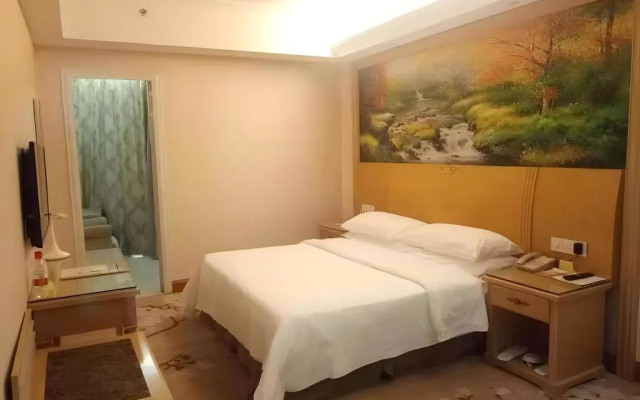 Vienna Hotel Guangdong Dongguan Tangxia South High-Speed Railway Station