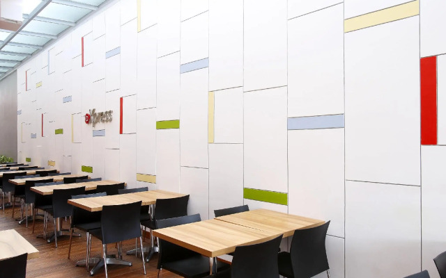 Amaris Hotel Dewi Sri