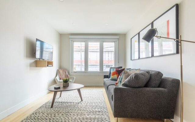 Gorgeous 1BR Apartment in Queen West