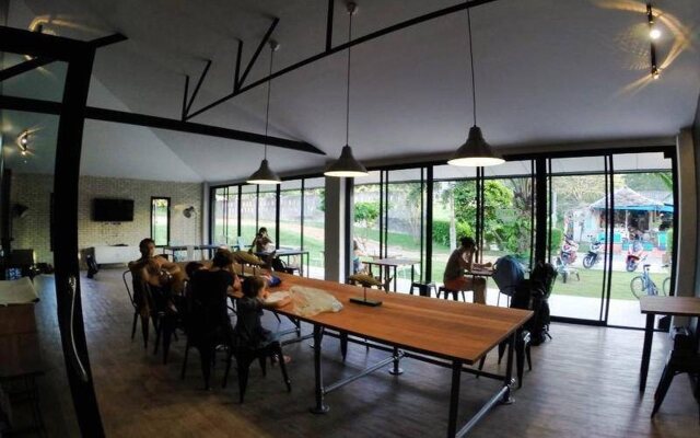Monkey Dive Hostel Khaolak