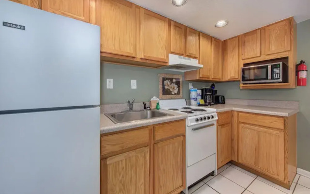 Colonial Crest Condo Unit #113