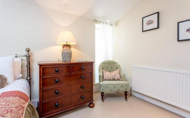 ALTIDO Spacious 3BR Mews House behind Calton Hill