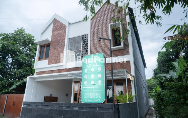 Twin House by OYO Rooms
