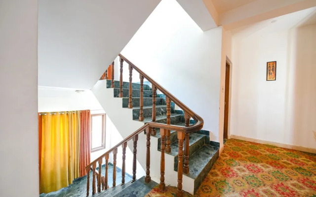 Fabhotel Chandra Palace
