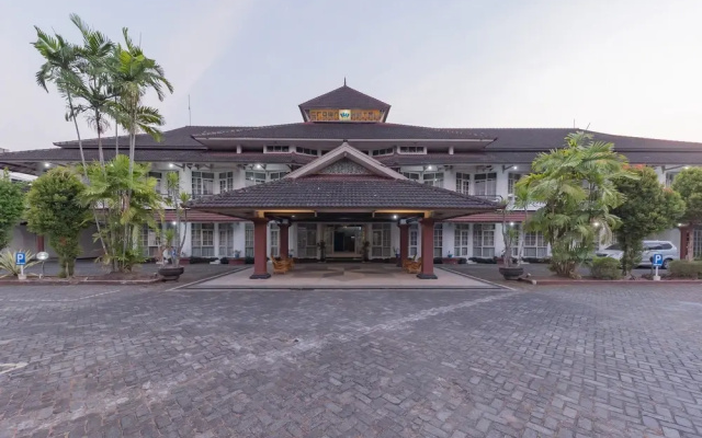 Urbanview Hotel Crown Tasikmalaya by RedDoorz