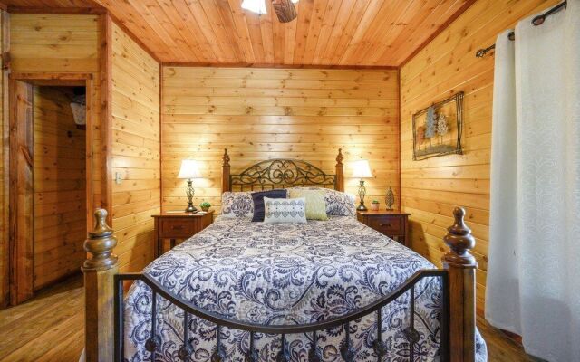Squatch Watch Lodge 1 Bedroom Cabin