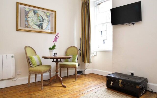 Royal Mile Tower Apartment