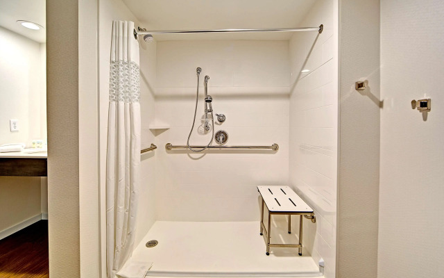 Hampton Inn & Suites Asheville Airport