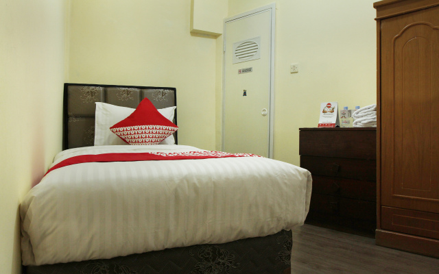 OYO 146 Menteng Residence