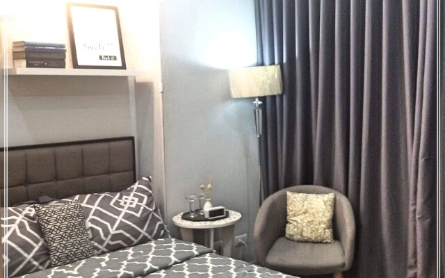 7th Floor Studio Suite W/ Balcony, Free-wifi&netflix next to Grand Canal Mall