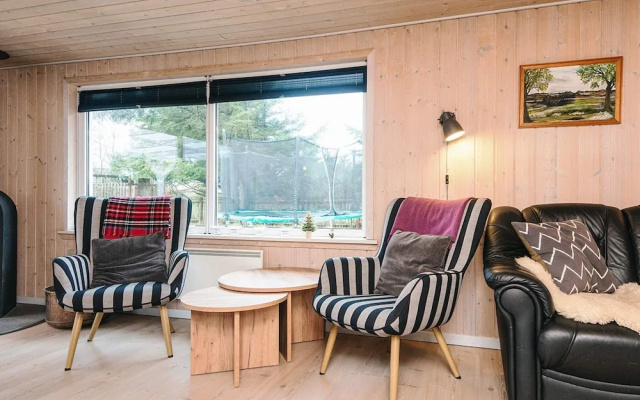 10 Person Holiday Home in Oksbol