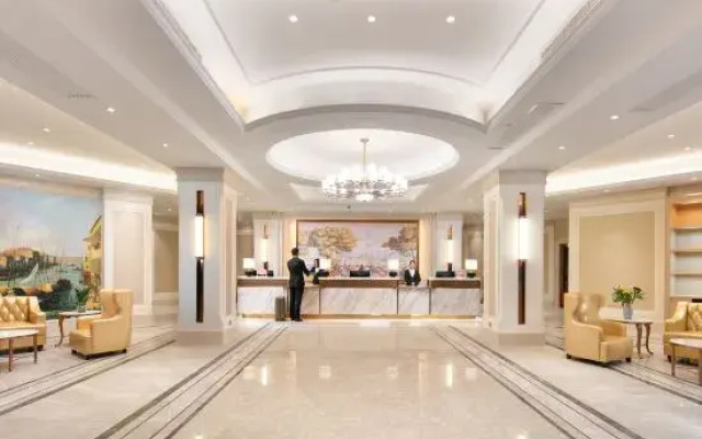 Vienna Hotel（ Dong'an High-speed Railway Station County Government Branch）