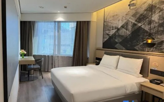 Wanhe Zhizhen Hotel (Shanghai Sun Moonlight Dapuqiao Subway Station)