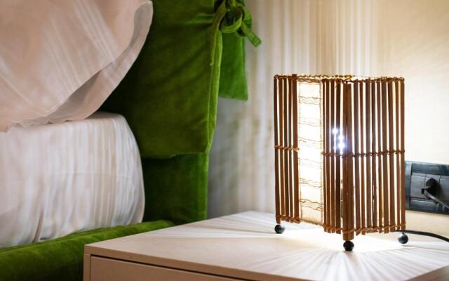 Magenta Luxury Crociferi 3