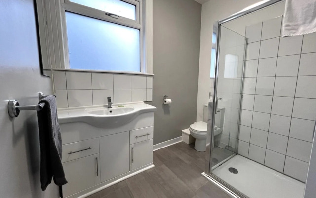 Central Cove Guesthouse